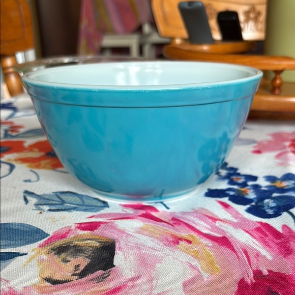 Pyrex Turquoise Mixing Bowl - Picture 1 of 4